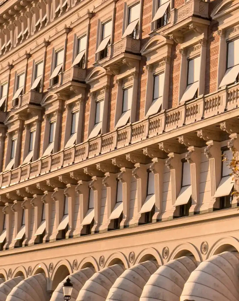 Outdoor luxury hotel facade.
